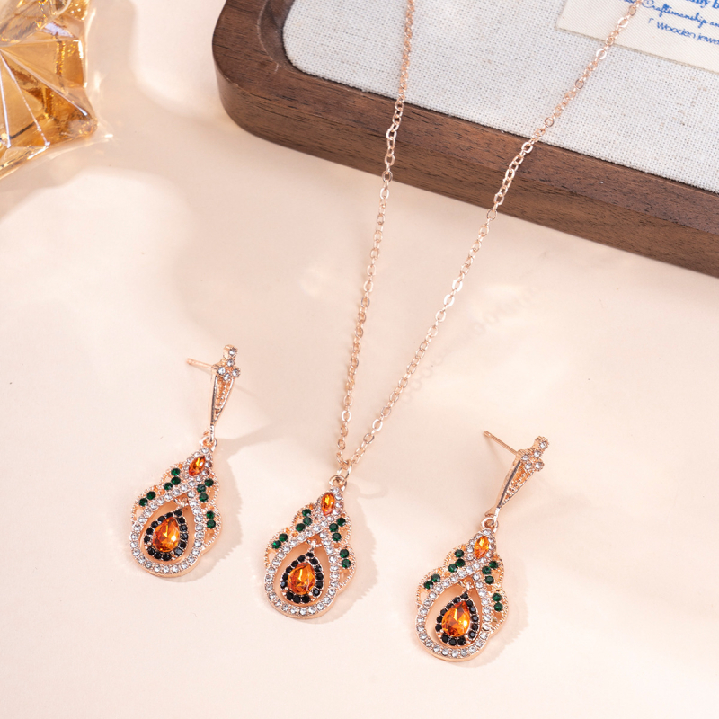 Ékszerkészlet: fülbevaló és nyaklánc bohemikusan retro etnikus stílusban, ötvözet, elektroplakolás, szabályos lánc, medál ötvözetből, 2025 tavasz