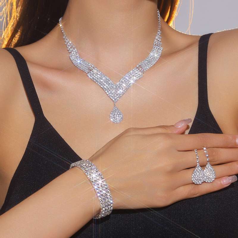 Kristályos szív medállal ellátott nyaklánc és fülbevaló készlet — réz, U-alakú, kígyó lánc, Yiwu, 2024 tavasz