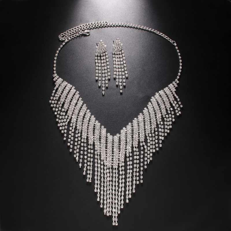 Set nakita s rhinestones i trešnjima: naušnice i ogrlica, standardni lanac, elektroplatiranje, oblici: srce / kapljica / zvončić