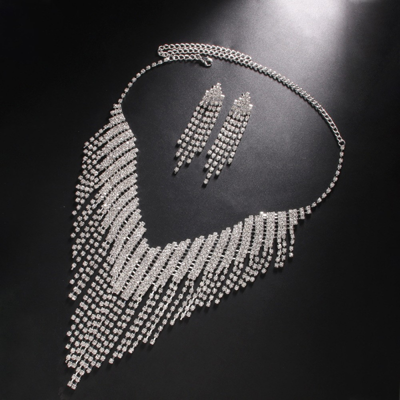 Set nakita s rhinestones i trešnjima: naušnice i ogrlica, standardni lanac, elektroplatiranje, oblici: srce / kapljica / zvončić