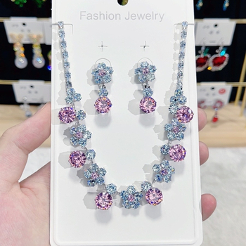 Virágos cirkón kristály nyaklánc és fülbevaló szett, 925-ös ezüst medállal, kulcscsont-lánccal, tömeg 40 g