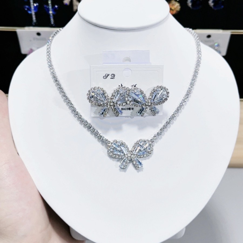 Set nakita: ogrlica i naušnice od imitacijskog kristala i cirkona, klavikula lanac, bakren privjesak, elektroplating, 40 g, proljeće 2025, originalni dizajn