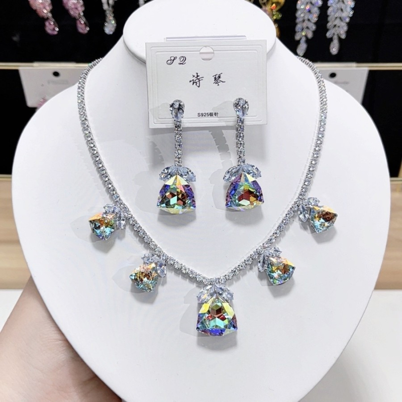 Set ogrlice i naušnica: cirkon i umjetni kristal, elektroplatiniranje, oblik pahulje, verižica tip klavikule, bakreni privjesak (Umjetni kristal; Cirkon; Elektroplatiniranje; Oblik pahulje; Verižica tip klavikule; Bakreni privjesak)