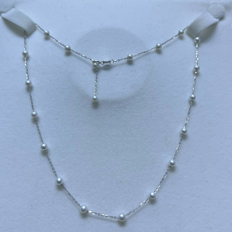Ogrlica od prirodnih slatkovodnih bisera inspirirana Gypsophilom, s privjeskom u obliku kuglice, duljina do ključne kosti, butik stil
