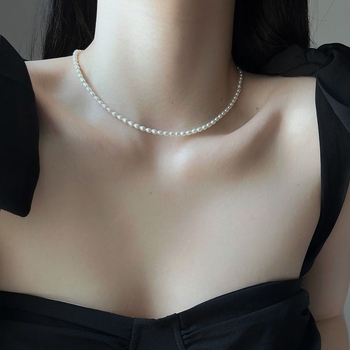 Ogrlica od slatkovodnih bisera, kapkastog oblika, s 14k zlatom lancem, minimalistički sladak stil, bez privjeska