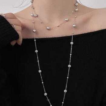 Dugoročna ogrlica od umjetnih bisera s efektom Baby’s Breath, geometrijski oblik, kugličasti lanac, bakreni privjesak, duljina 51–60 cm