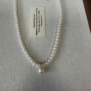 Colier din cupru cu placare cu aur reală; pandantiv geometric în formă de U; lanț O-link; lungime 51–60 cm; greutate 5 g; inspirat de stil proaspăt și dulce