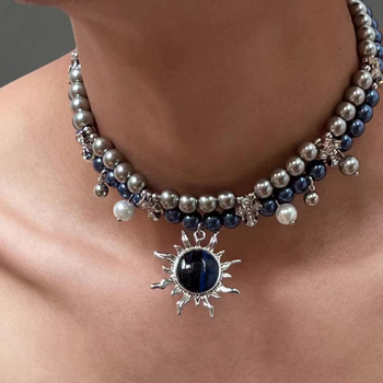 Choker ogrlica s dvostrukim slojem umjetnih perli, privjesak Sunčev križ, lanac za ključnu kost, duljina 31–40 cm