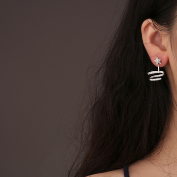 Naušnice u obliku zvjezdice od bakra, s postom od 18k zlata, stil lagan luksuz