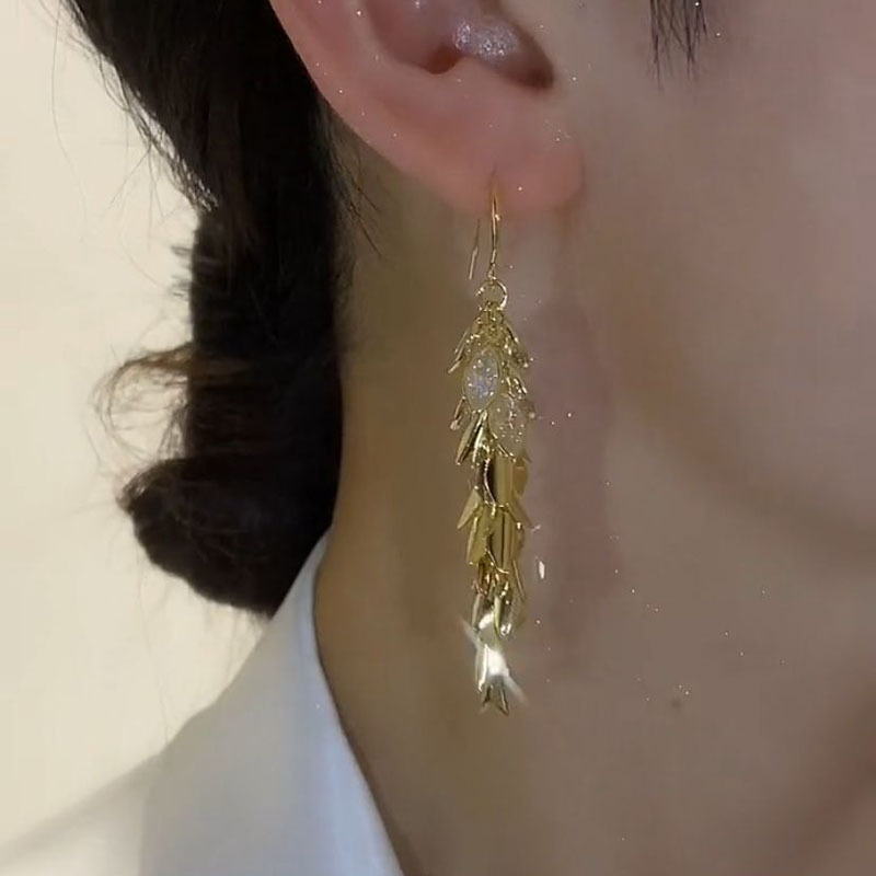 Χαλκόεινα σκουλαρίκια με ζιρκόν, μοτίβο φύλλων και στάχυ, μακριά κρόσσια.