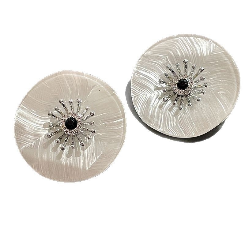 Butterfly naušnice u obliku cvijeta s dijamantnom ukrasom, mješoviti materijali, retro stil, ljeto 2025