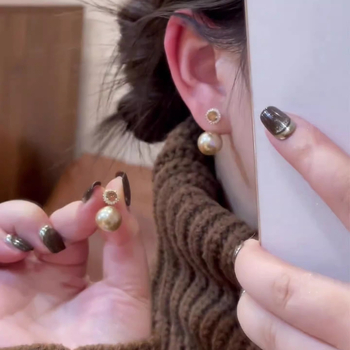 Maillard stil geometrijske naušnice, pozlaćene bakrene, viseće s perlom i cirkonima, zima 2025