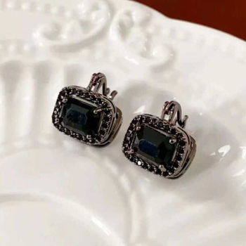 Naušnice Kaitin Jewelry: geometrijski dizajn, legura, dijamantna obrada — lagani luksuz stil