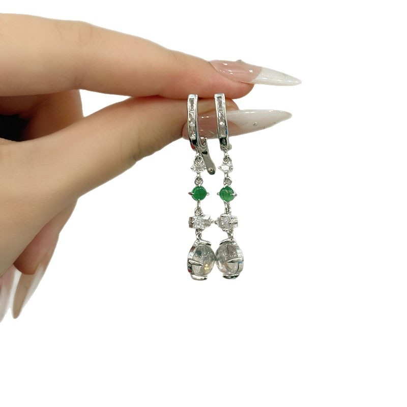 Cercei – Formă geometrică, materiale mixte, știft din cupru, placare electrolitică, stil lux ușor, lansare iarna 2025