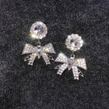 Ötvözetből készült fülbevalók köves masni és vízcsepp dizájnnal, rozsdamentes acél posts, elektroplatált felület, hideg szél stílus