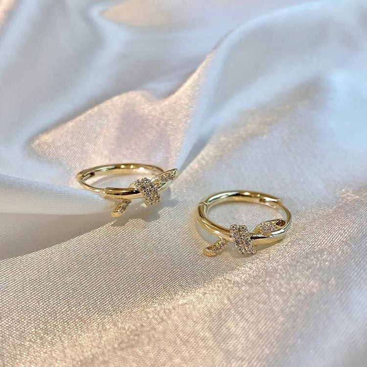 Ощеби с възел и кристали, позлатени, меден материал, INS стил, електроплатина, златно вградени камъни • пролет 2025