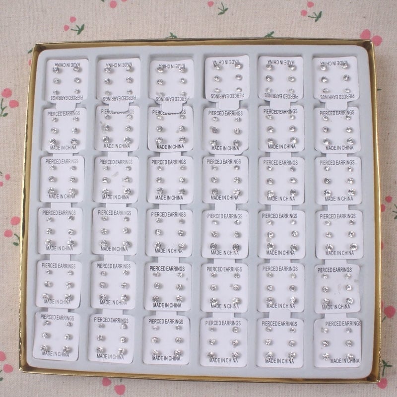 Naušnice - sa štras kamenjem, unisex minimalistički dizajn, dizajn s slovima/brojima