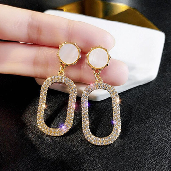 Naušnice od legure - dugačke ovalne s rhinestones, korejski stil, slojeviti dizajn (Materijal: legura; Oblik: dugačka ovalna; Ukras: rhinestones; Stil: korejski; Slojni dizajn: Da)