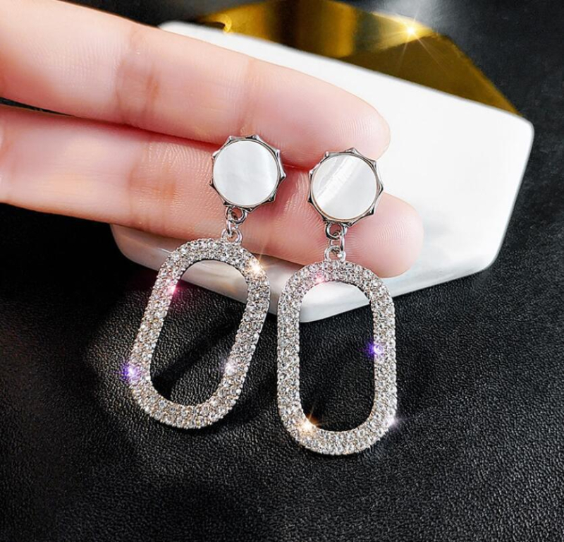 Naušnice od legure - dugačke ovalne s rhinestones, korejski stil, slojeviti dizajn (Materijal: legura; Oblik: dugačka ovalna; Ukras: rhinestones; Stil: korejski; Slojni dizajn: Da)