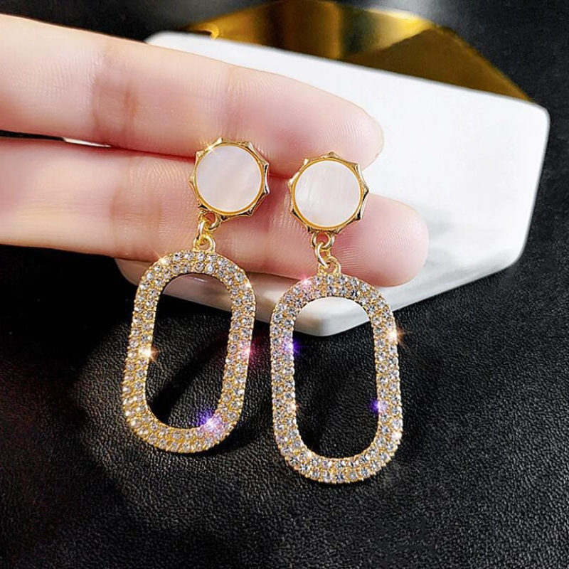 Naušnice od legure - dugačke ovalne s rhinestones, korejski stil, slojeviti dizajn (Materijal: legura; Oblik: dugačka ovalna; Ukras: rhinestones; Stil: korejski; Slojni dizajn: Da)