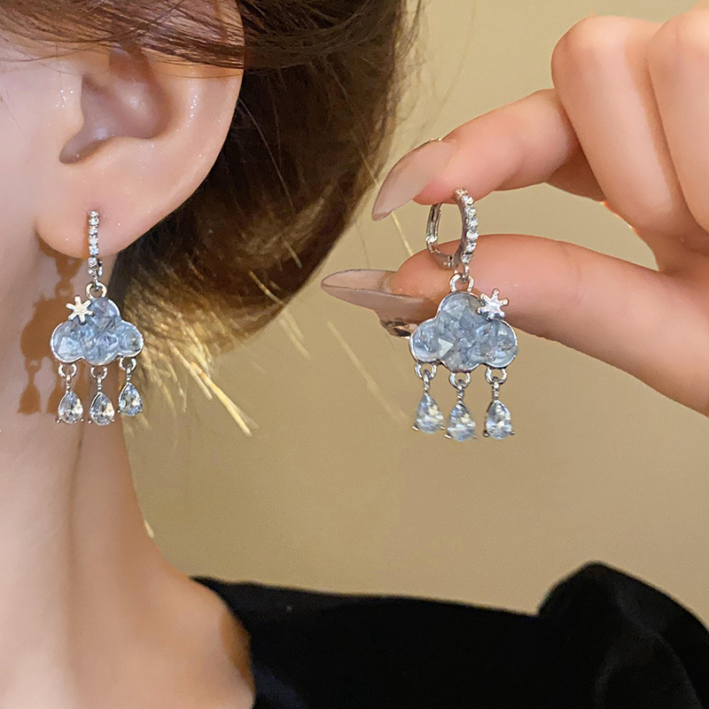 Naušnice s rhinestones i oblacnim resicama, Camilla E0932, dijamantna obrada, lagani luksuz
