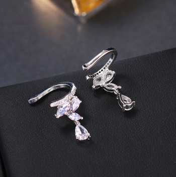 Réz alapú fülklipsz cirkóniával, teardrop alakú, piercing nélkül, geometriai dizájn