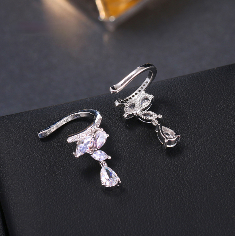 Réz alapú fülklipsz cirkóniával, teardrop alakú, piercing nélkül, geometriai dizájn