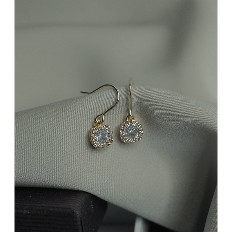 Rankų darbo kvadratiniai cirkoniniai auskarai su 14K aukso danga ant varinės pagrindės