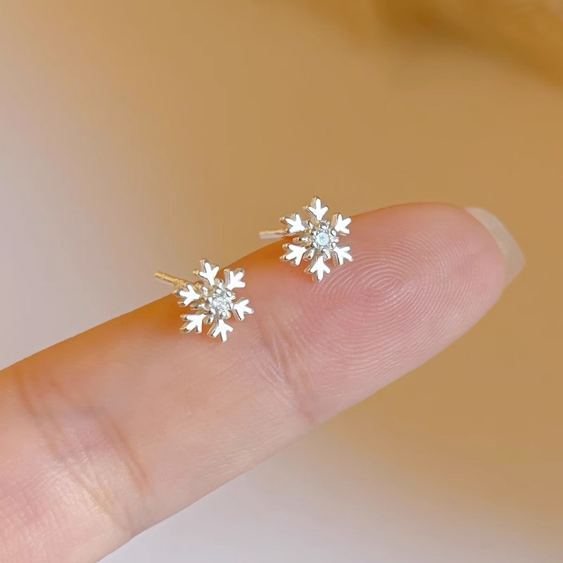 925-ös ezüst fülbevalók hópehely formában csillogó kövekkel, geometriai kialakítás, édes stílus, 0.7 g