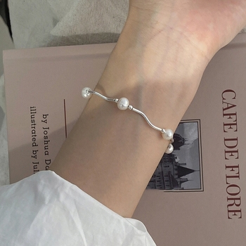 Brățară din argint 925 cu perle naturale de apă dulce, realizată manual, design valuri și geometric, pentru femei