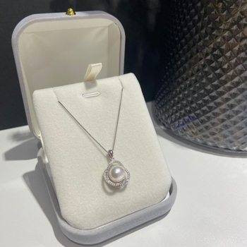 Colier cu pandantiv din perlă de apă dulce, motiv floral, argint 925, formă plat-rotundă, lansare primăvara 2024