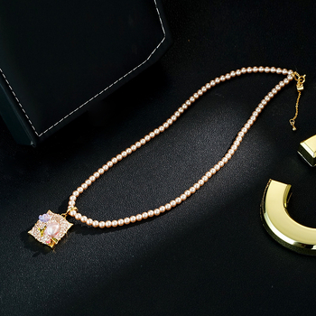 Bakreno kolije s cvjetnim motivom, s ugrađenim perlama, odvojivi privjesak, standardni lanac, barokni stil uljne slike