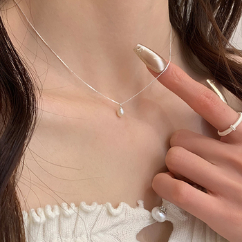 Colier din argint 925, perlă ovală naturală, formă geometrică, lanț tip cutie, montat cu perle