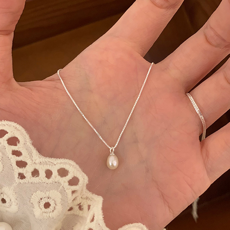 Colier din argint 925, perlă ovală naturală, formă geometrică, lanț tip cutie, montat cu perle