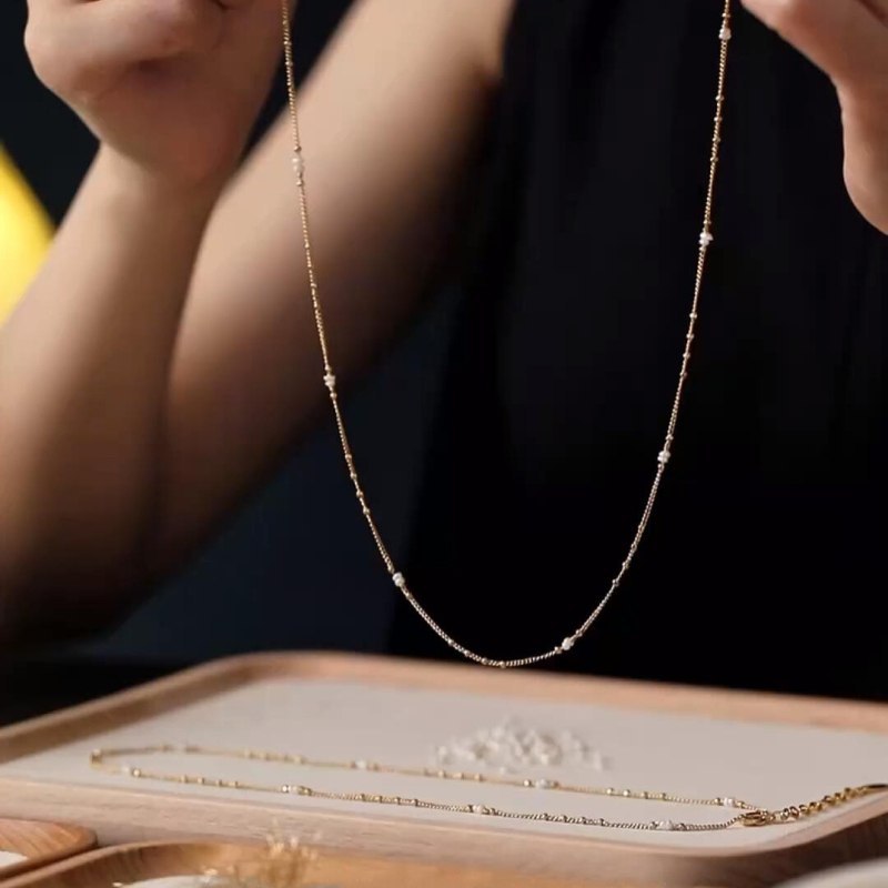 S925 srebro, pozlata 18K, prirodne perle veličine prosa, slojeviti lanac za ključnu kost