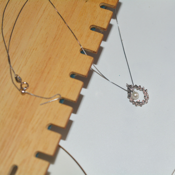 Colier din argint 925 cu perle naturale de apă dulce, pandant geometric pe lanț claviculă, stil ușor lux, lungime reglabilă