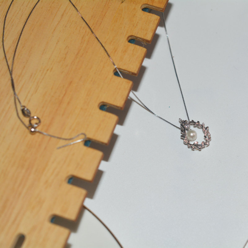 Colier din argint 925 cu perle naturale de apă dulce, pandant geometric pe lanț claviculă, stil ușor lux, lungime reglabilă