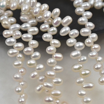 Nyers édesvízi gyöngyök, laza kő stílus, természetes tenyésztés, lyukak 3–7