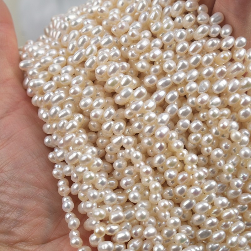 Nyers édesvízi gyöngyök, laza kő stílus, természetes tenyésztés, lyukak 3–7