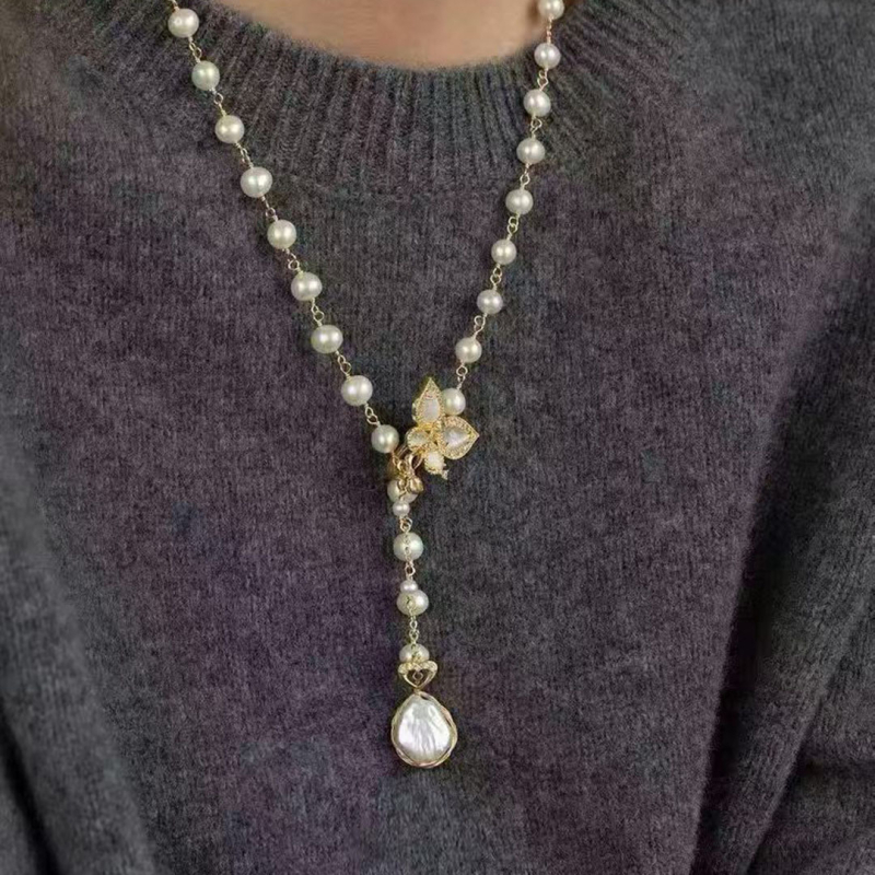 Ogrlica od baroknih prirodnih bisera slatkovodne, lanac džemper, ručno pletena od pozlaćenog bakra, geometrijski dizajn