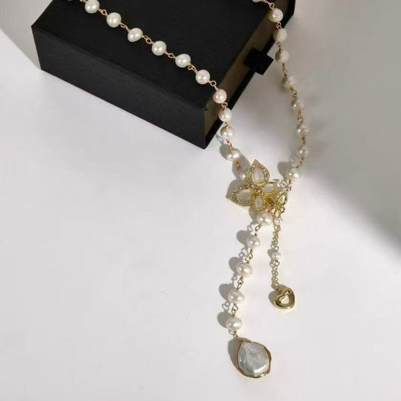 Ogrlica od baroknih prirodnih bisera slatkovodne, lanac džemper, ručno pletena od pozlaćenog bakra, geometrijski dizajn