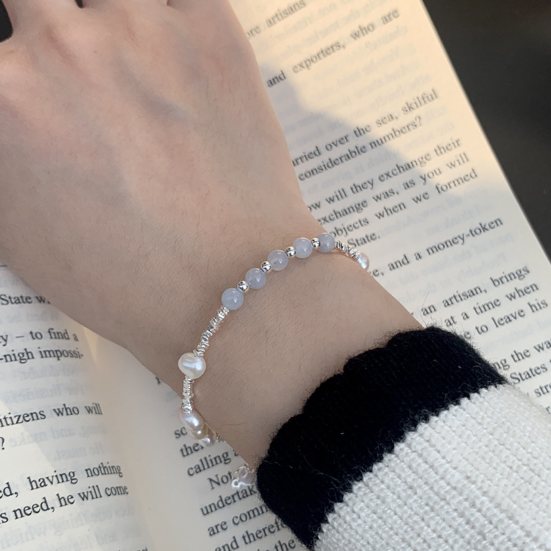 Brățară cu perle Sina — INS stil, lucrată manual, perle, accesorii pentru mână, pentru femei