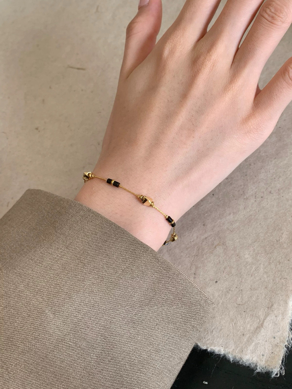 Narukvica od obsidijana, ručno izrađena Byg, ženski stil, personalizirani trend