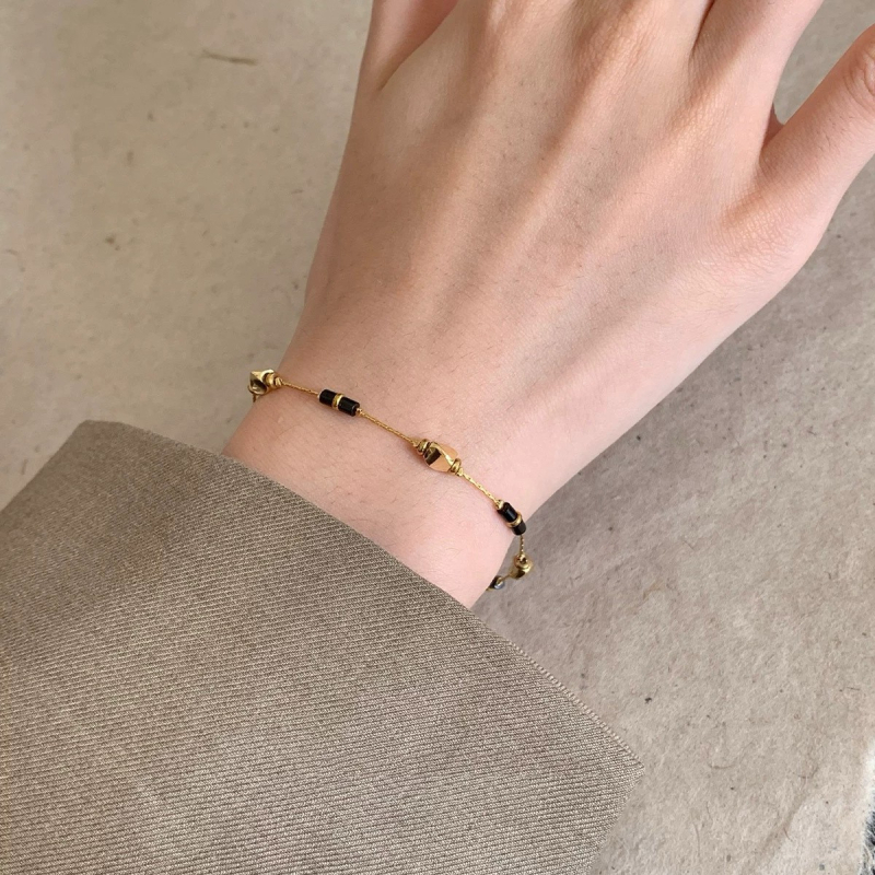 Narukvica od obsidijana, ručno izrađena Byg, ženski stil, personalizirani trend