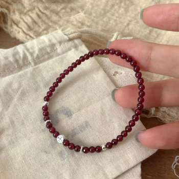 Ženski narukvica od S925 srebra s prirodnim granatom i perlicama od bakrenih novčića, novi kineski stil, vrhunska kvaliteta, elegantan i svestran, crveni nakit za godinu zodijaka