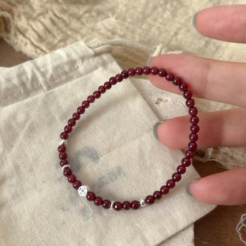 Ženski narukvica od S925 srebra s prirodnim granatom i perlicama od bakrenih novčića, novi kineski stil, vrhunska kvaliteta, elegantan i svestran, crveni nakit za godinu zodijaka