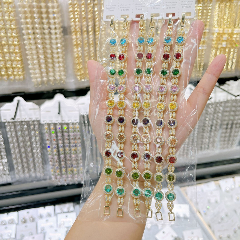 Karkötő kerek cirkónekkel, kapocs teljes cirkónokkal, réz bevonattal