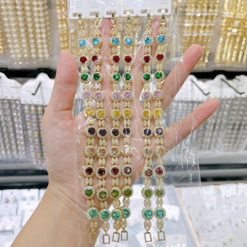 Karkötő kerek cirkónekkel, kapocs teljes cirkónokkal, réz bevonattal