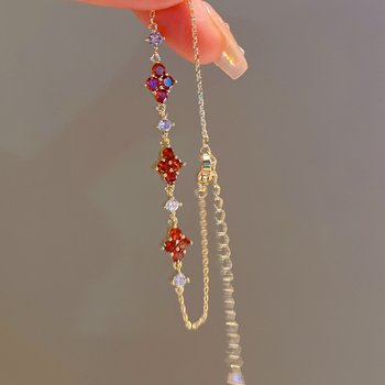 Virág alakú karkötő, arannyal bevont réz, valódi aranyozás, női könnyed luxus stílusú kézre szánt ékszer