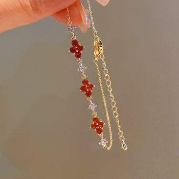 Virág alakú karkötő, arannyal bevont réz, valódi aranyozás, női könnyed luxus stílusú kézre szánt ékszer